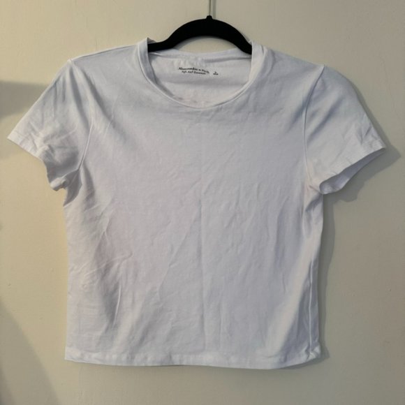 Abercrombie & Fitch Tops - Abercrombie & Fitch Crop Tee